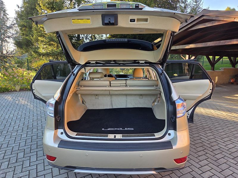 Lexus RX 450h (2011) - fotka 8 z 23