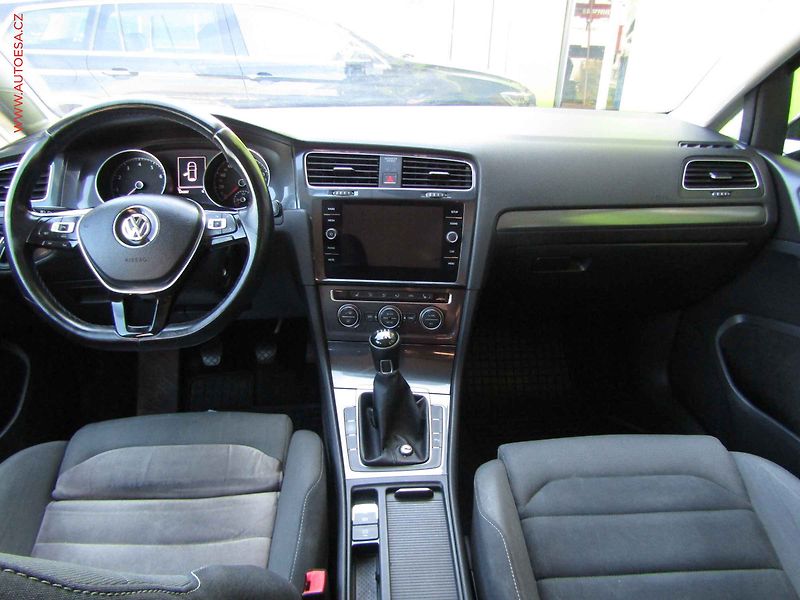 Volkswagen Golf (2017) 1.4 TSi, ČR, LED, masáž - fotka 8 z 20