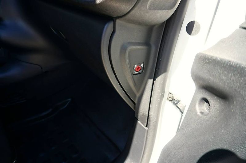 Citroën C3 (2018) SHINE 1,2 PT 60 kW - fotka 17 z 51