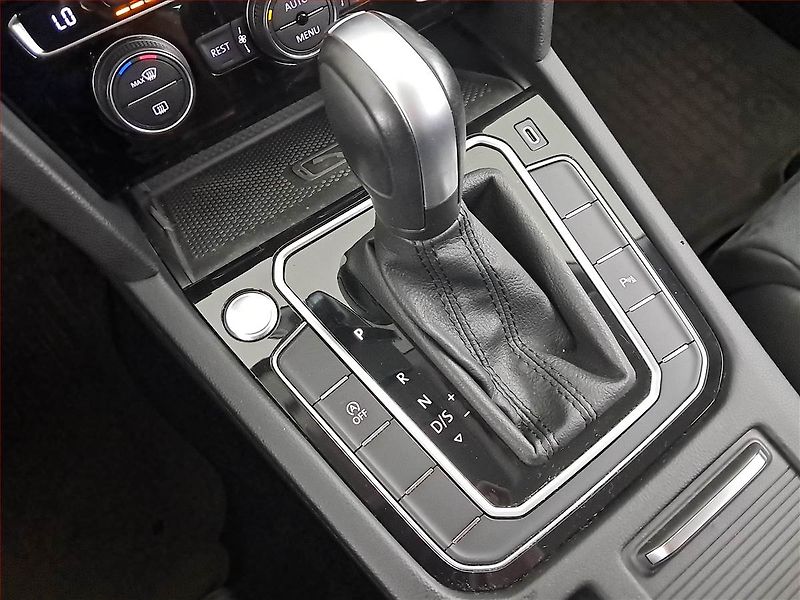 Volkswagen Passat (2020) Elegance 2.0 TDI - fotka 13 z 17