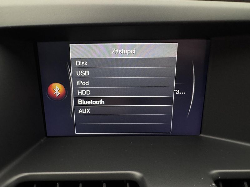Volvo XC60 D4 R-DESIGN AUT RERERVACE - fotka 37 z 46