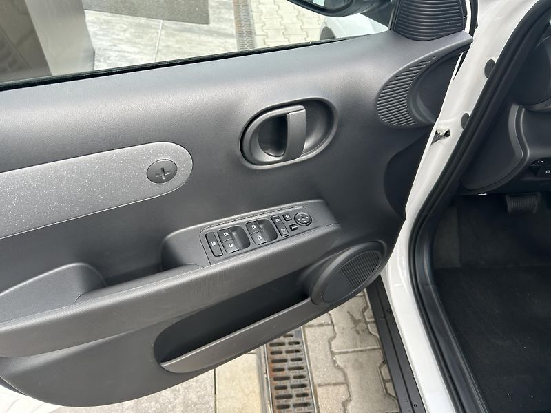 Hyundai Inster INSTER 4S ECO SMART - fotka 12 z 31