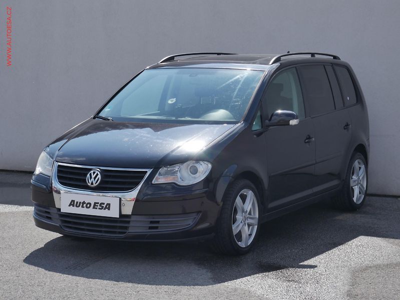 Volkswagen Touran (2008) 1.4 TSi, Xenon, AC - fotka 3 z 21