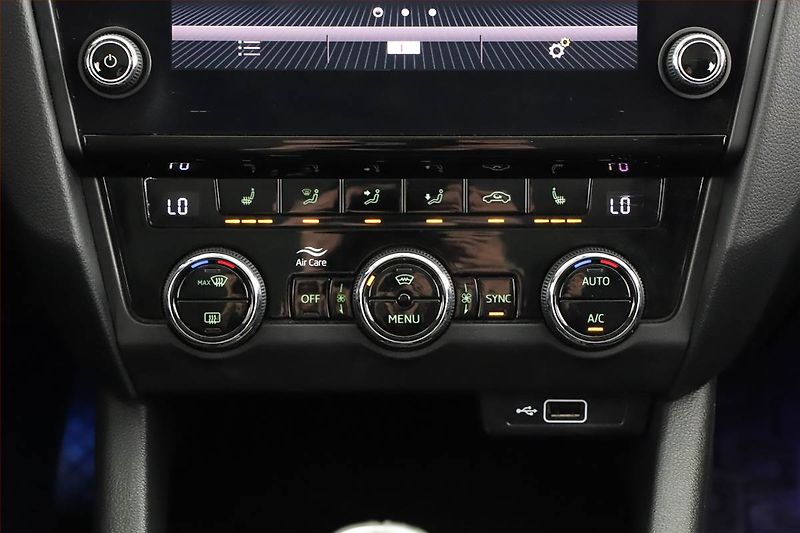Škoda Octavia (2019) 1.6 TDI, Tempomat - fotka 15 z 18