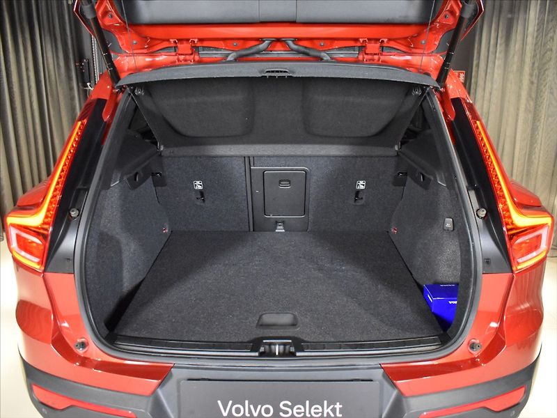 Volvo XC40 1,5 T2 Momentum Pro BLIS - fotka 9 z 23