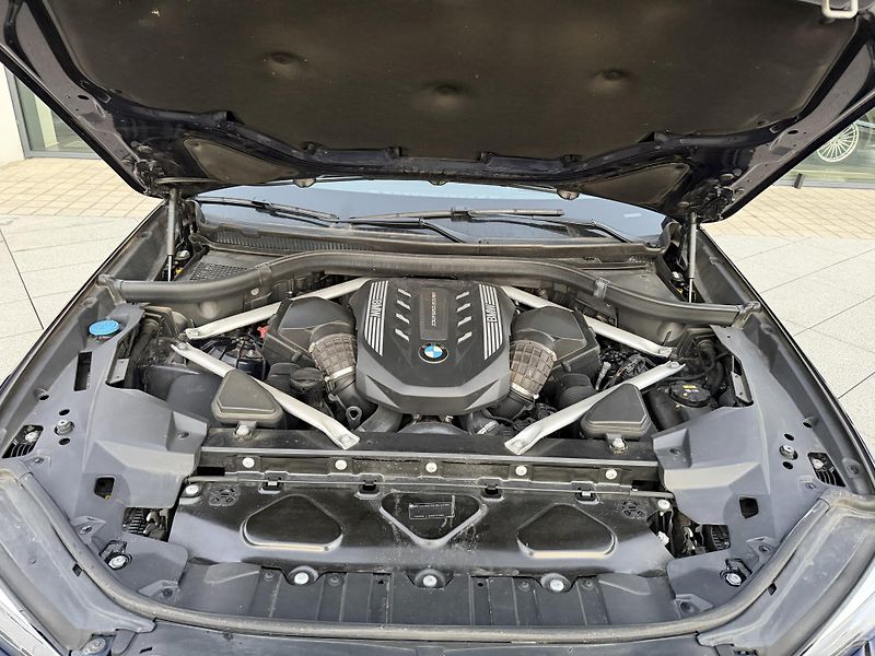 BMW X5 (2019) BMW / X5 / M50i xDrive / FULL - fotka 24 z 25