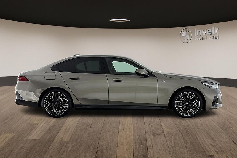 BMW Řada 5 540d xDrive Sedan - fotka 2 z 18
