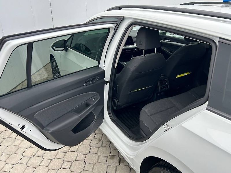 Volkswagen Golf Life 6G 1,0TSi - fotka 7 z 24