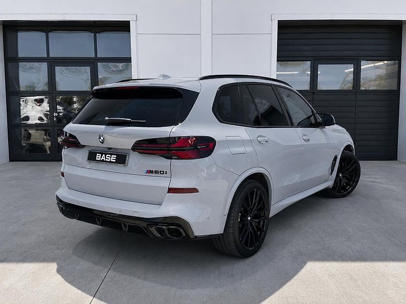 BMW X5 M60i xDrive - fotka 4 z 31