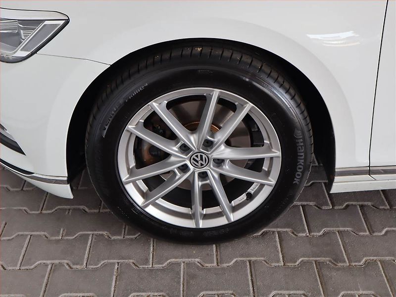 Volkswagen Passat (2018) Highline 2.0 TDI, Automat - fotka 15 z 27