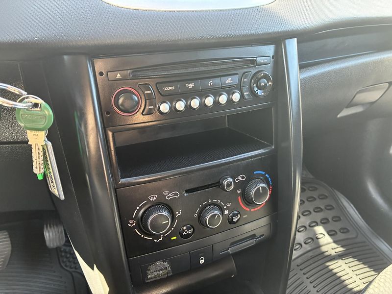 Peugeot 207 1.4 16V VTi Active - fotka 16 z 18