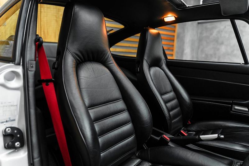 Porsche 911 Turbo - fotka 25 z 35