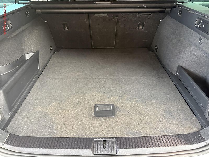 Volkswagen Passat (2017) 2.0 TSi, R-Line, DSG, panor - fotka 7 z 18