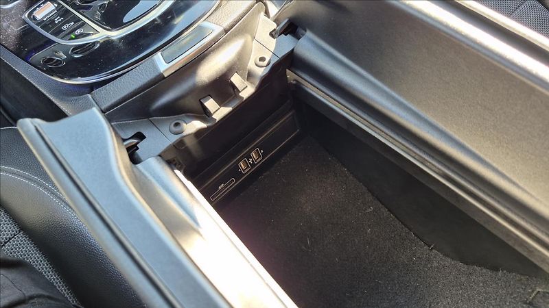 Mercedes-Benz Třídy E 2,0 143 KW E220d ČR Avantgarde - fotka 25 z 28