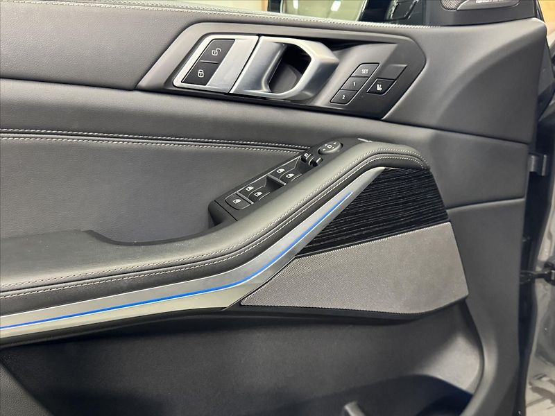 BMW X5 40i M SPORT ZÁRUKA SERVIS - fotka 5 z 33