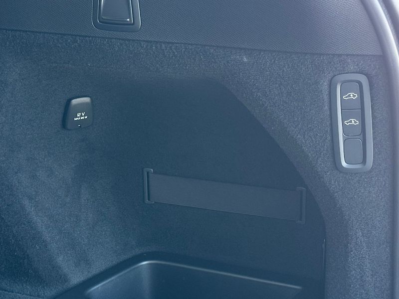 Volvo XC90 PLUS T8, 360°,VZDUCH, VENTILAC - fotka 17 z 23