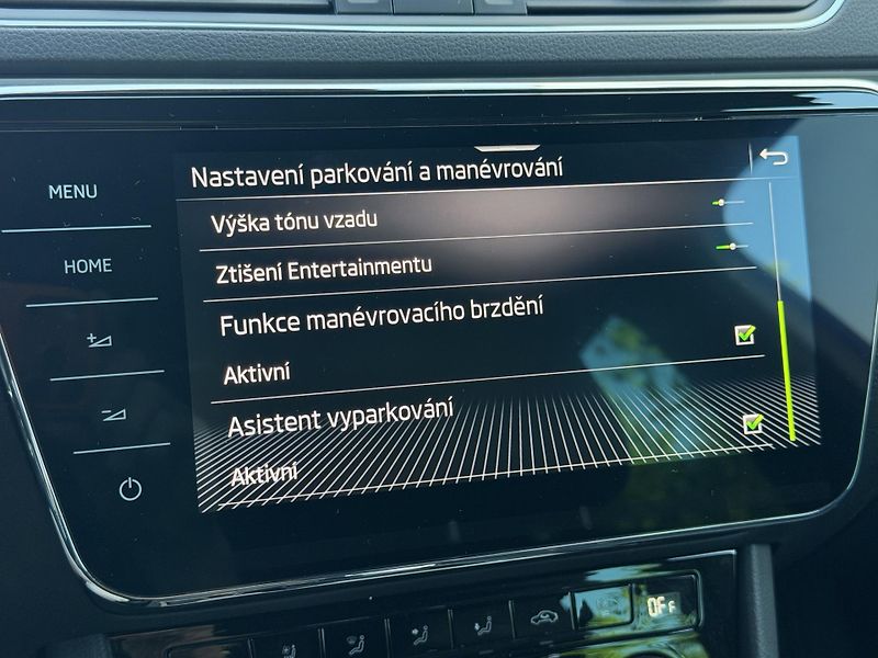 Škoda Superb 2.0 TDI 110kW L&K Combi DSG - fotka 13 z 38
