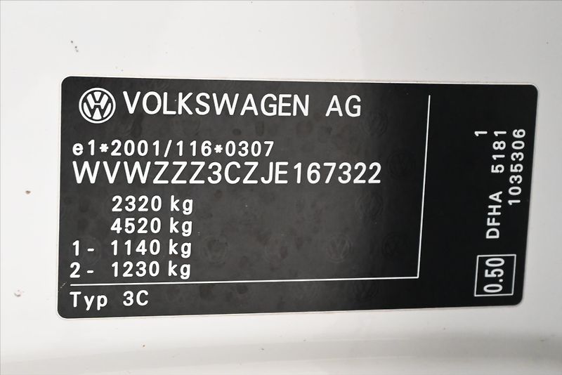 Volkswagen Passat 2,0 TDI 140kW DSG Alltrack 4Mo - fotka 12 z 32
