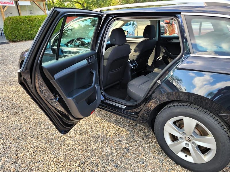 Škoda Superb 1,5 zálohováno - fotka 13 z 50