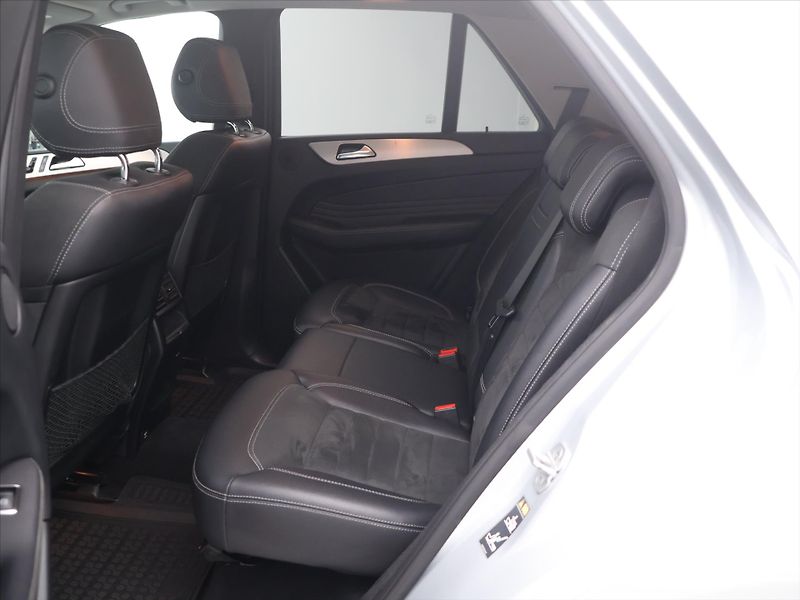 Mercedes-Benz Třídy M 3,0 190kW 350 BlueTec 4Matic C - fotka 14 z 33