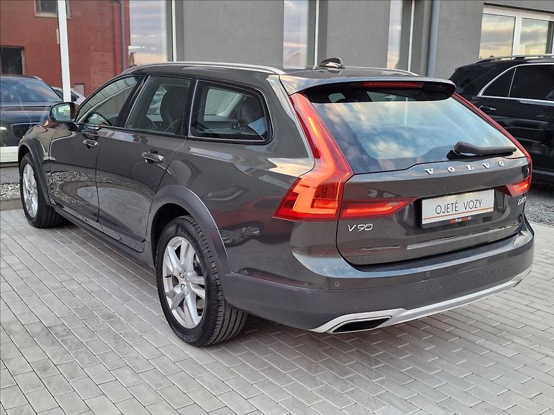 Volvo V90 D4 AWD Cross Country,ČR,1.Maj - fotka 8 z 50