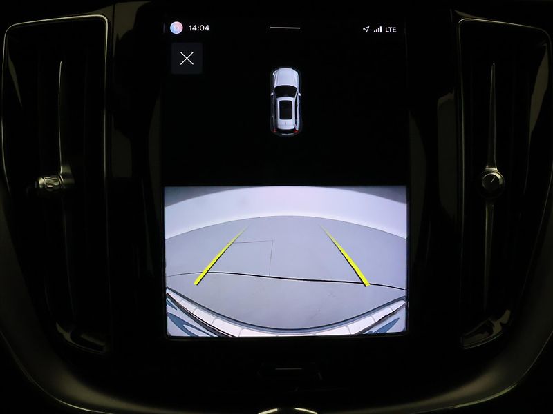 Volvo XC60 2,0 B4 145KW AWD MOMENTUM - fotka 28 z 40