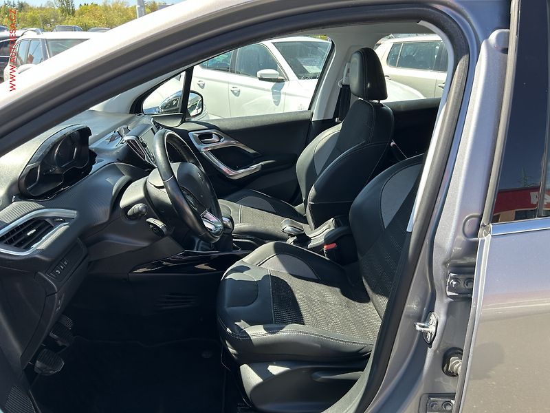 Peugeot 2008 (2016) 1.2PT, Allure - fotka 9 z 16
