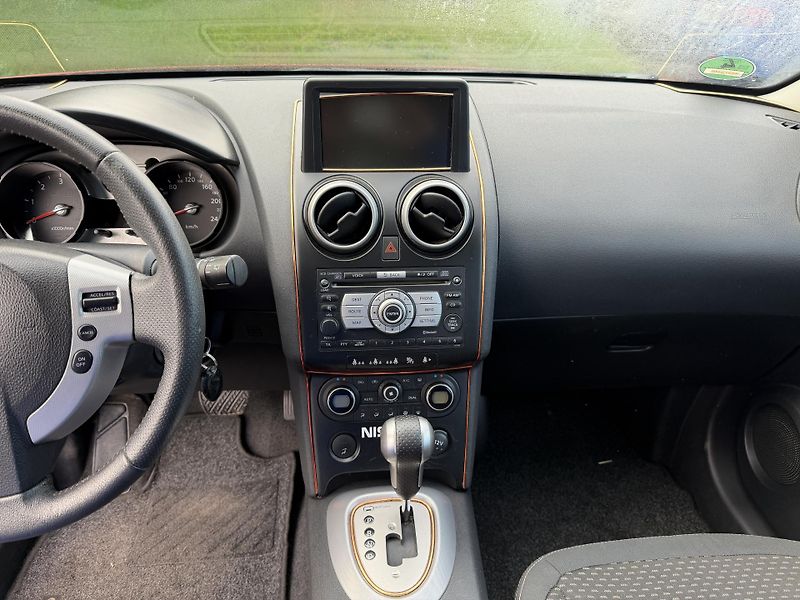 Nissan Qashqai 2.0 DCI 110 kw 4x4 AUTOMAT - fotka 16 z 22