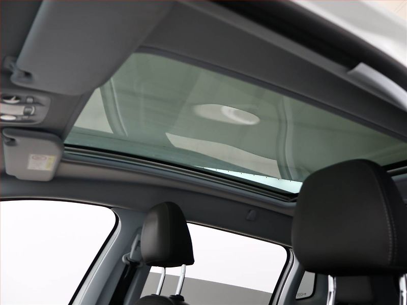 Peugeot 2008 (2019) 1.2 PureTech, Serv.kniha, Kůže - fotka 14 z 17