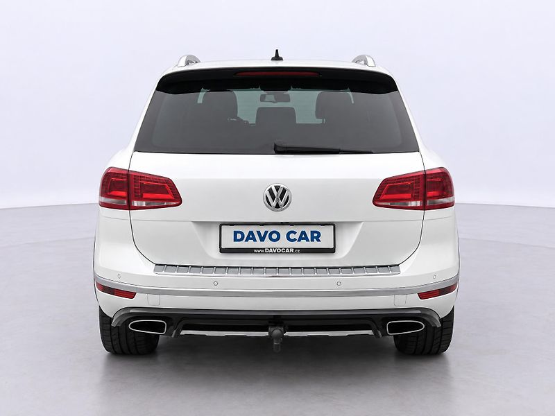 Volkswagen Touareg 3,0 TDI V6 193kW R-Line CZ - fotka 6 z 29