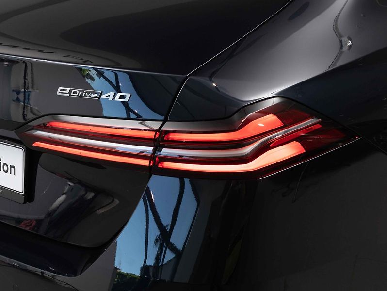 BMW i5 eDrive40 - fotka 9 z 22
