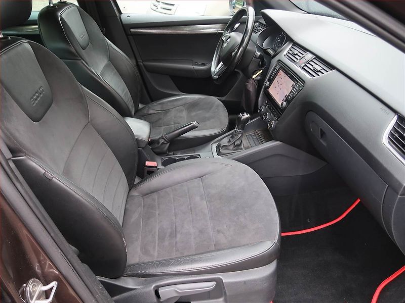 Škoda Octavia (2014) Scout 2.0 TDI, 4X4, Automat - fotka 9 z 22