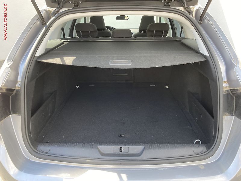 Peugeot 308 (2018) 1.5 HDi, Allure, panor, navi - fotka 7 z 17