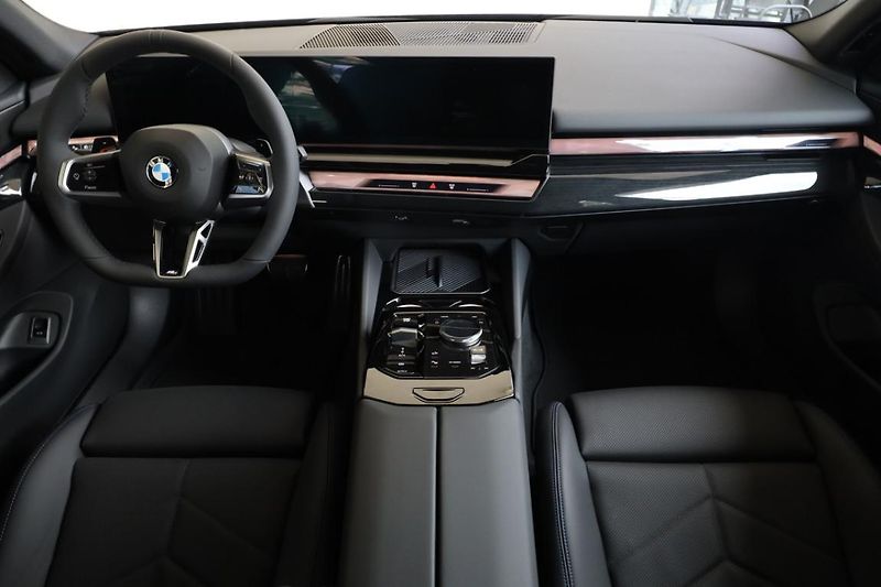 BMW Řada 5 540d xDrive Touring - fotka 5 z 18