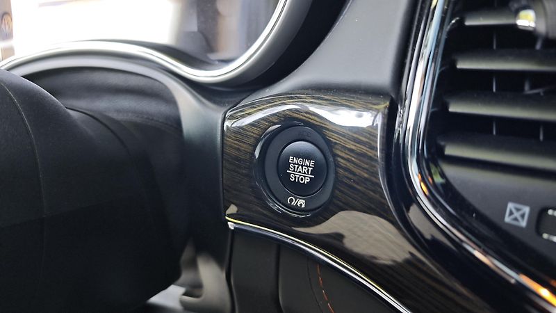Jeep Grand Cherokee (2019) 3,0 CRD Summit ČR, 1.maj.  - fotka 36 z 49