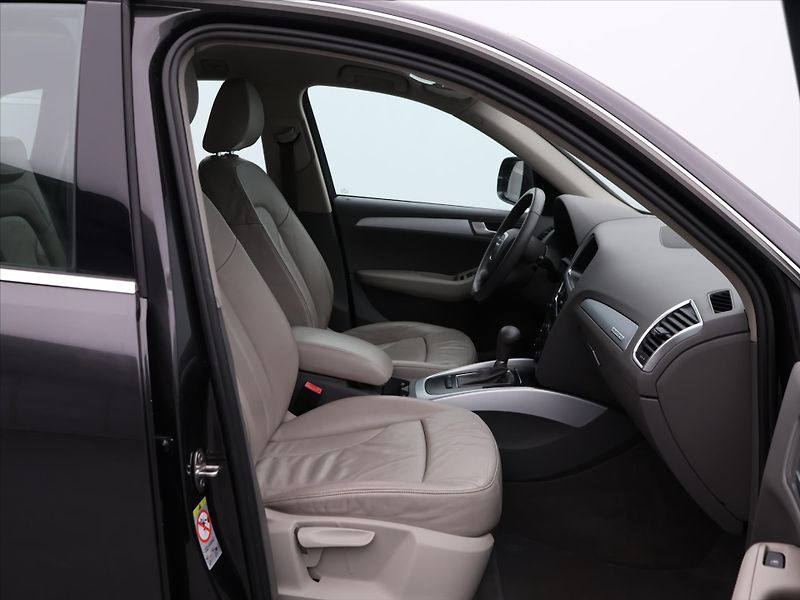 Audi Q5 2,0 TFSI quattro S-Tronic - fotka 12 z 26