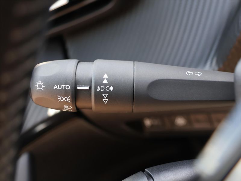 Peugeot 2008 1,2 PT 74kW CZ Klima ACTIVE - fotka 18 z 34