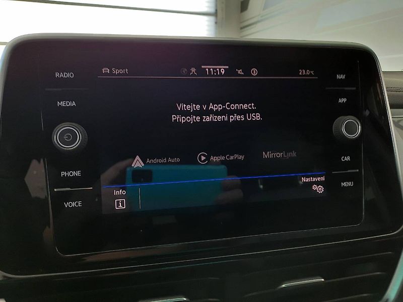 Volkswagen T-Roc (2022) R-Line 2.0 TSI 4Motion (140kW/ - fotka 22 z 27