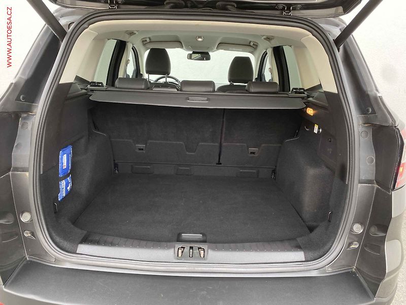 Ford Kuga (2018) 2.0 TDCi AWD, Titanium - fotka 7 z 19