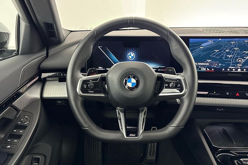 BMW Řada 5 540d xDrive Touring - fotka 9 z 24