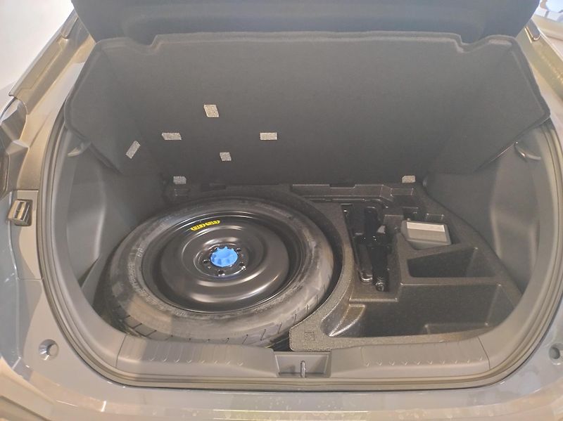 Toyota C-HR (2026) 1.8 FHEV Com. Business 0% úrok - fotka 6 z 11