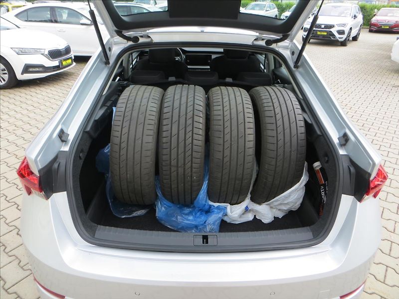 Škoda Octavia 2,0 TDI Ambition DSG LED ČR - fotka 7 z 24