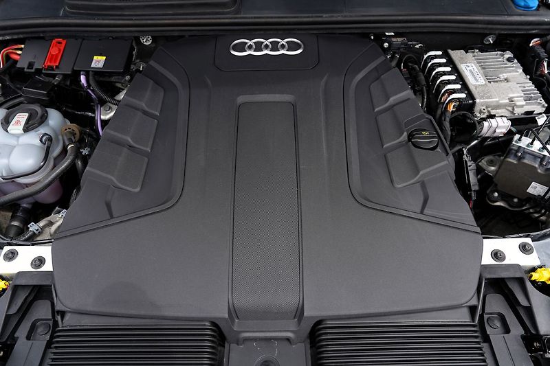 Audi Q7 50 TDI/Q/360/22/Sline/DPH - fotka 10 z 48