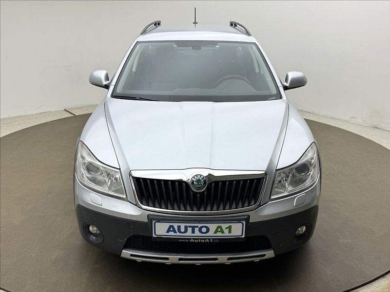 Škoda Octavia 2,0 103kW 4X4 SCOUT 2XKOLA ČR - fotka 2 z 33