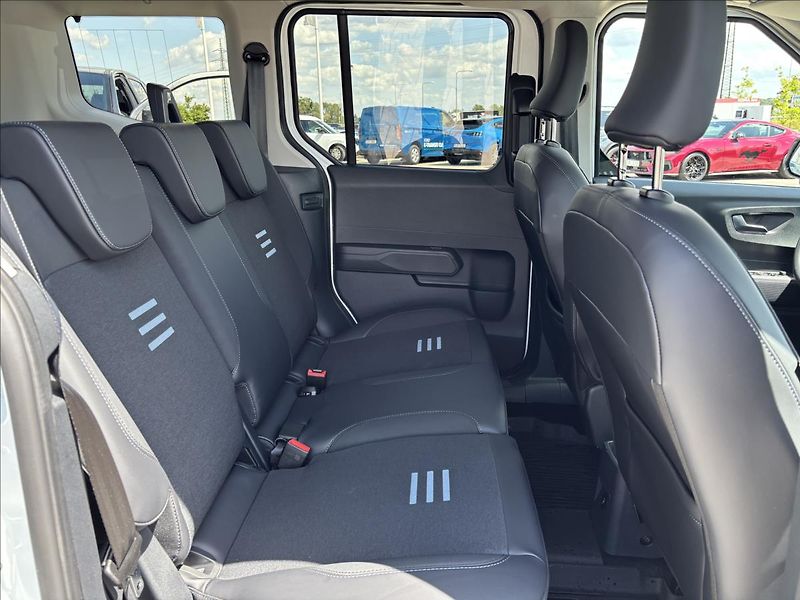 Ford Tourneo Courier 1,0 EcoBoost 91 kW Actice AUT - fotka 17 z 44