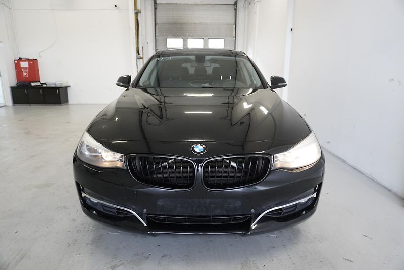 BMW Řada 3 320i LUXURY LINE AUTOMAT - fotka 2 z 35
