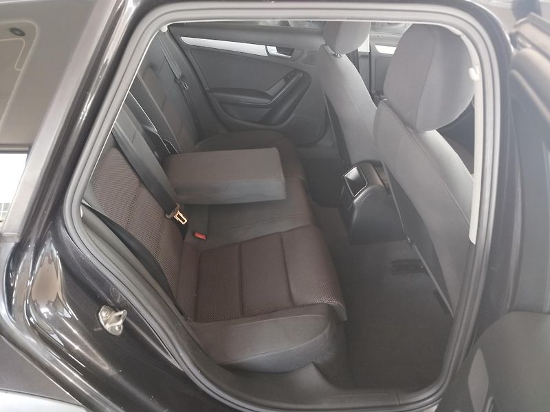 Audi A4 Allroad (2012) 2,0TDI,LED,ALU,TAŽNÝ,MAN,4X4 - fotka 12 z 25