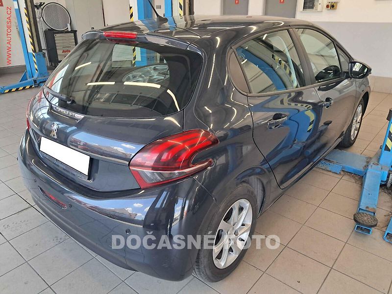 Peugeot 208 (2019) 1.2i, 2.maj,ČR, servis.kniha - fotka 2 z 3