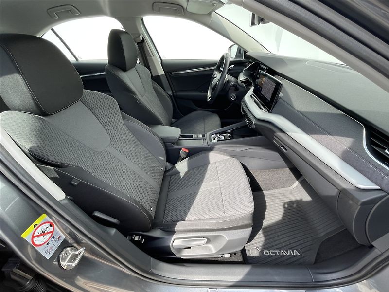 Škoda Octavia 2,0 TDI DSG Style Plus NAVI - fotka 18 z 24