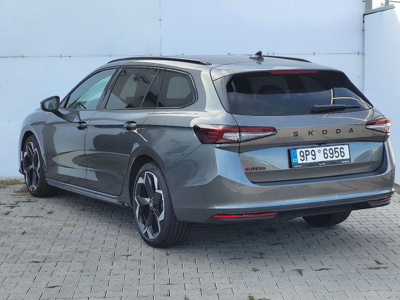 Škoda Superb Sportline 2,0TDI 110kW - fotka 5 z 31